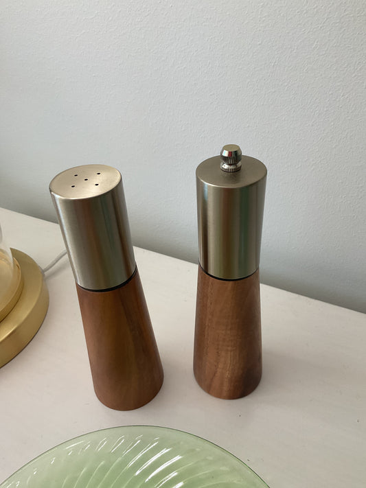 Wood/gold salt & pepper mill set (2)