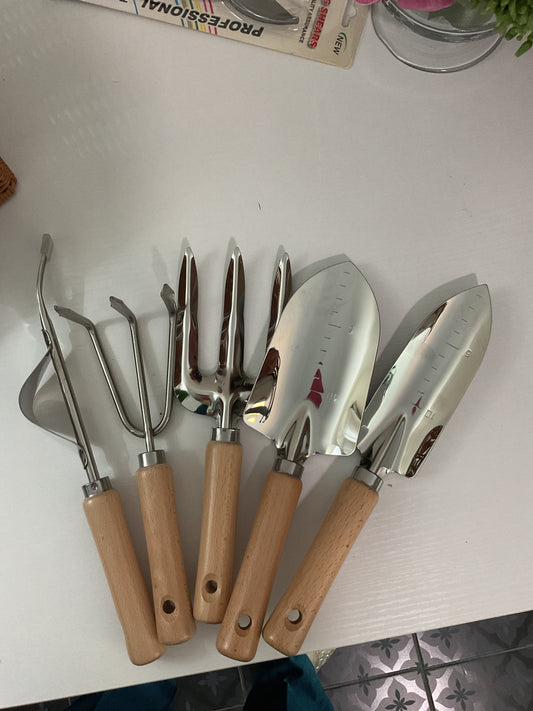 5 piece Set of gardening tools